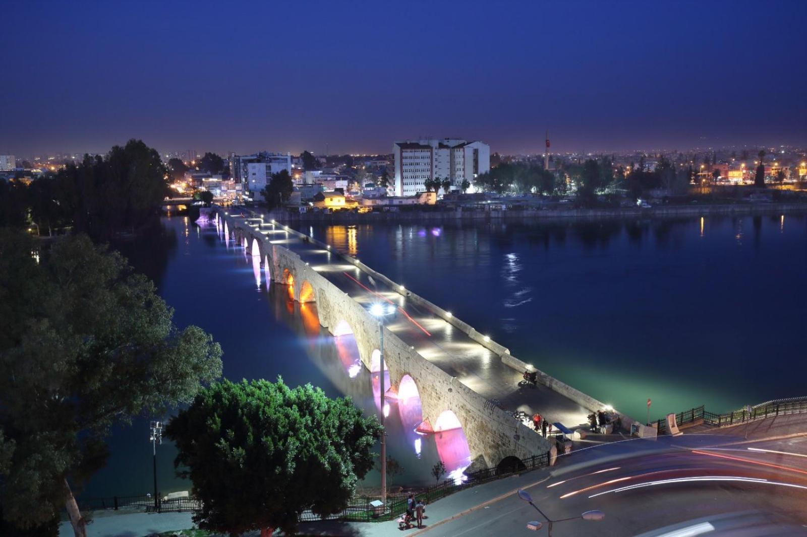 Adana Taskoeprue Hotel Exterior foto